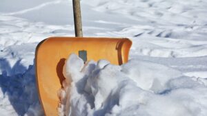 safety tips for snow shoveling