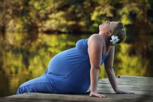 back pain during pregnancy, what causes back pain during pregnancy, lower back pain in early pregnancy, how to relieve back pain during pregnancy